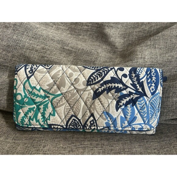 Vera Bradley Trifold Wallet In Santiago RFID Magnetic Closure - Picture 1 of 7